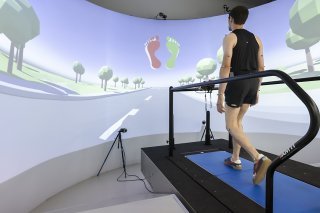 Grâce aux nouvelles installations du Swiss BioMotion Lab au CHUV à Lausanne, il sera possible d'étendre les études sur l'arthrose à des populations plus grandes, d'obtenir des profils de marche plus complets et de proposer de la rééducation plus ciblée et personnalisée. Keystone/CYRIL ZINGARO